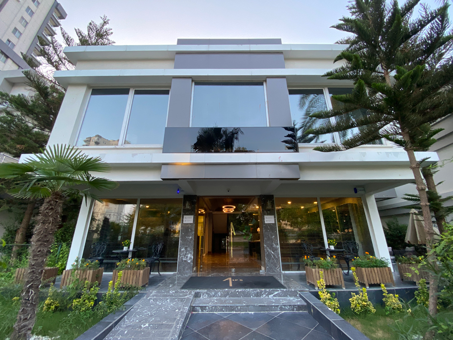 Hlavný implantológ